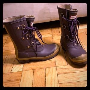 Hunter fleece lined lace-up women’s boots size 6